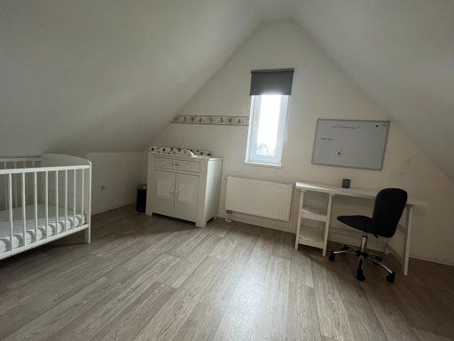Ferienhaus Nordseejuwel - Schlafzimmer Kinderbett und Schreibtisch OB